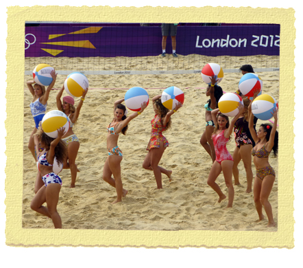 כדורעף חופים בלונדון - מעודדות צמודות