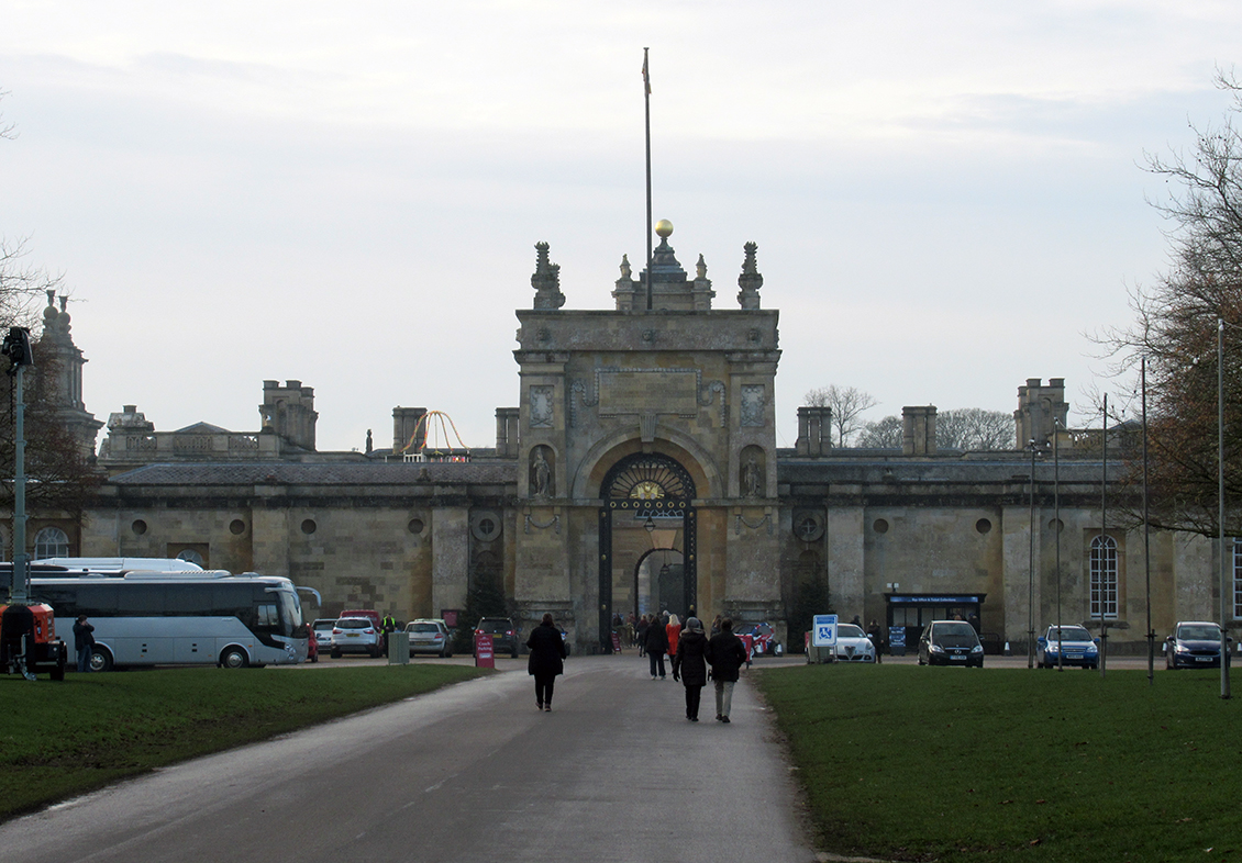 כניסה לארמון בלנהיים ליד אוקספורד