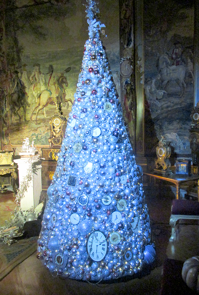 בחצות הכל נגמר - עץ אשוח שעוני במיוחד