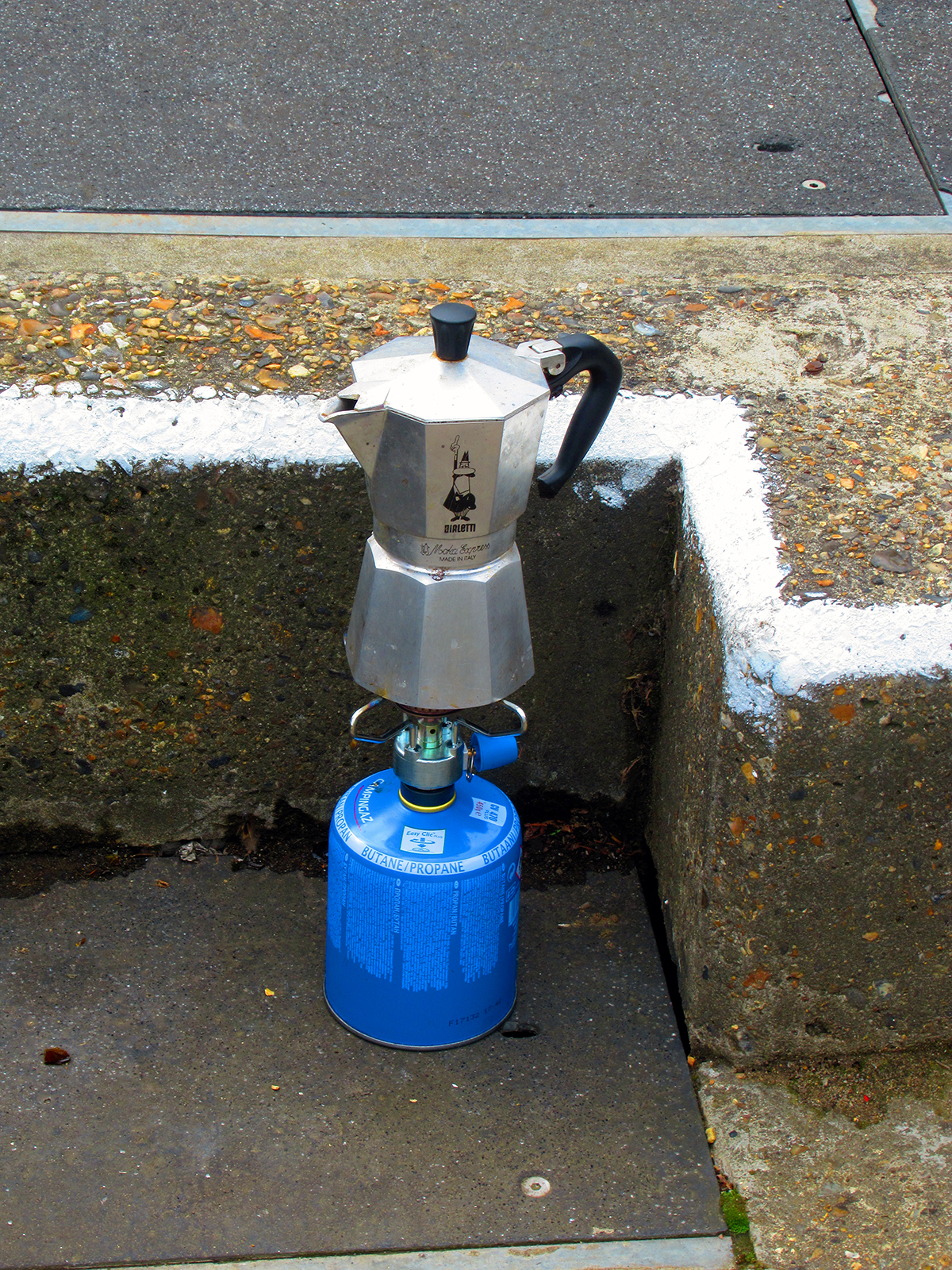 Coffee by the river lock