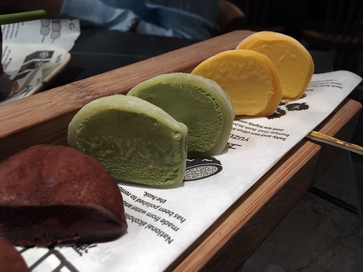 קינוח מוצ'י אסייתי בשלושה טעמים