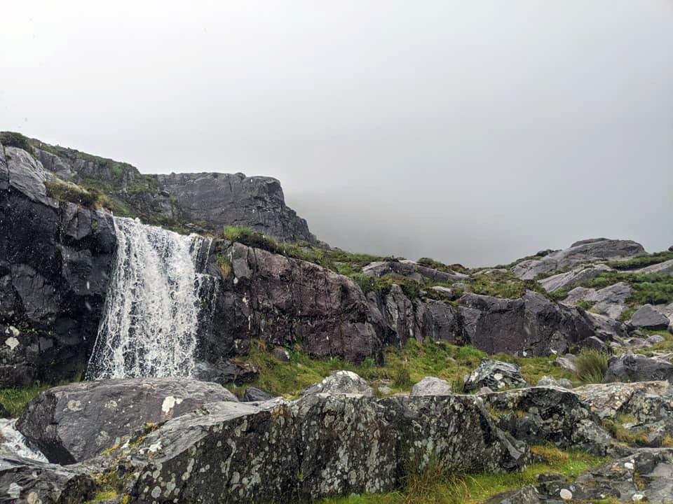 מפל מים באירלנד