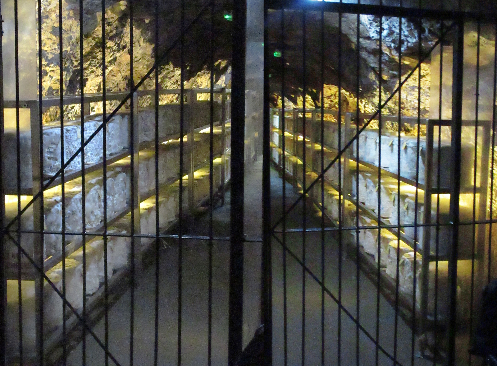 מערות הווקי בסומרסט גבינת צ'דר