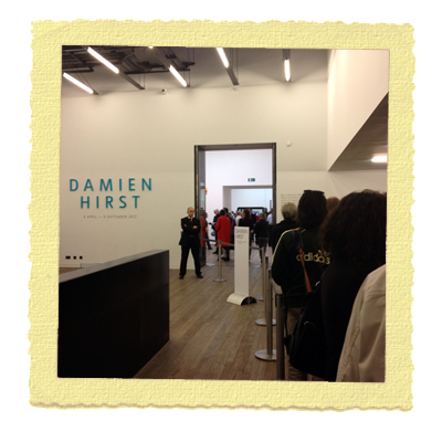 טייט מודרן מוזיאון בלונדון - דמיאן הירסט טייט מודרן מוזיאון בלונדון - דמיאן הירסט